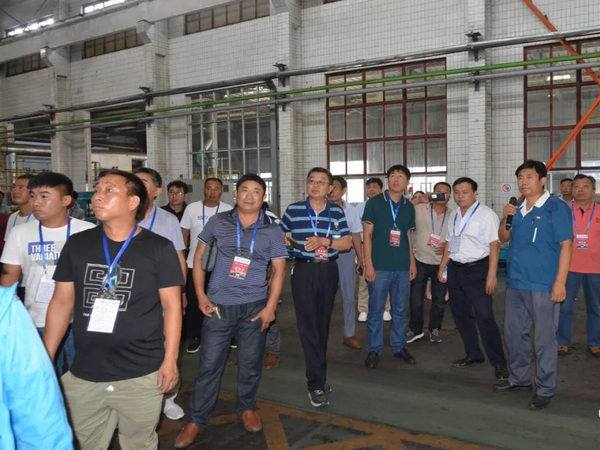 社会公众在天博体育集团科普基地生产车间参观学习